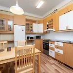 Classy Flat,2-br,private Parking,smart Tv Apartament *