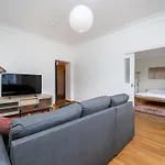 Classy Flat,2-br,private Parking,smart Tv Apartment *